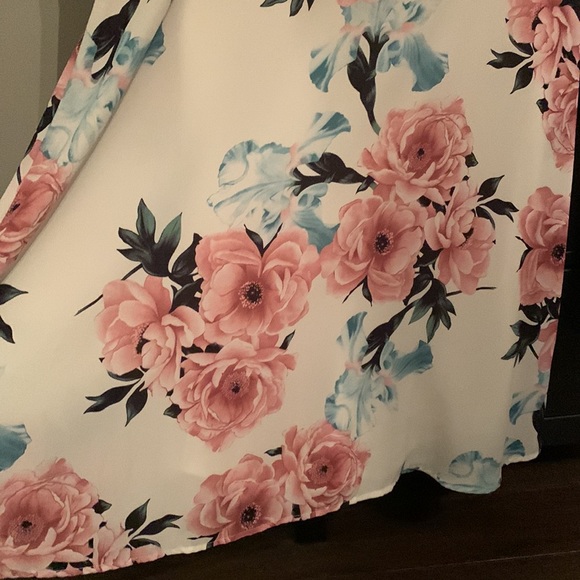 ⭐️HOST PICK⭐️S PINK BLUSH Floral maternity dress with bell sleeves in size SMALL - Picture 6 of 9